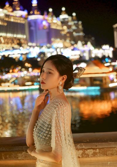 國產(chǎn)精品搞基_720電影完整版