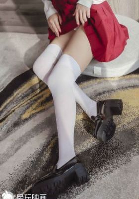 廚房脫岳裙子在后面挺進更新時間_高清在線播放